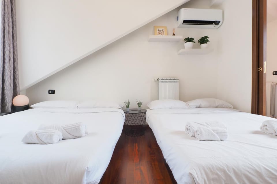 Bed, Photo of the whole room, Bedroom, towels, air conditioner