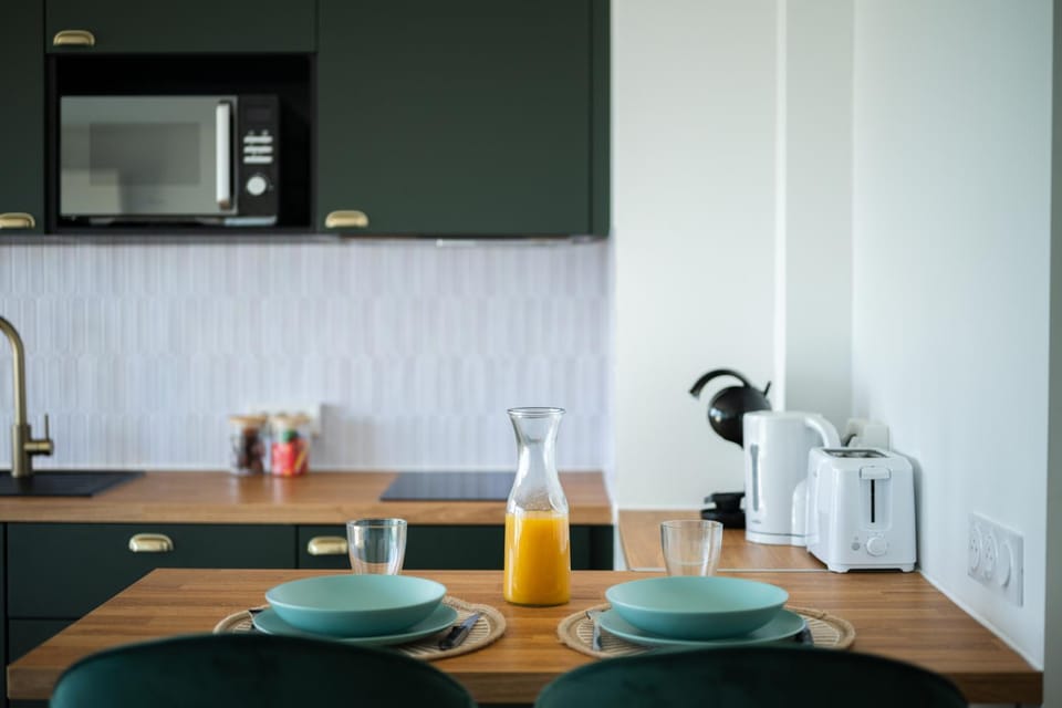 Cosy & Chill Appartements - Superbe vue mer, Wifi & Clim Apartment in Cagnes-sur-Mer