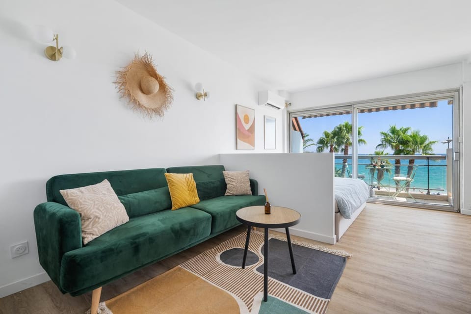 Cosy & Chill Appartements - Superbe vue mer, Wifi & Clim Apartment in Cagnes-sur-Mer