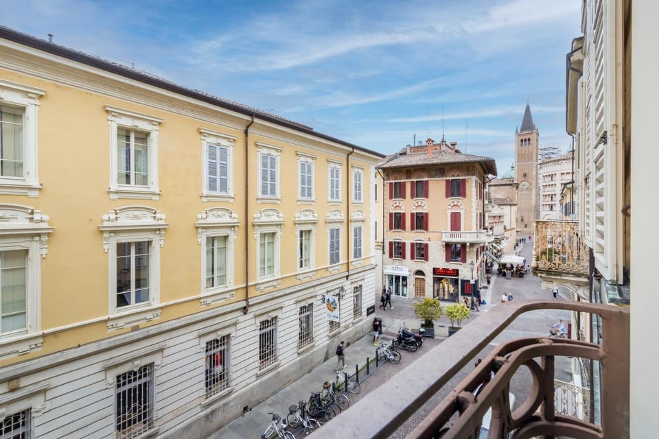 Property building, Day, Neighbourhood, City view, Street view, Location