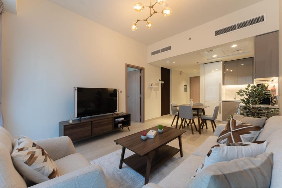 TV and multimedia, Kitchen or kitchenette, Living room, Seating area, Dining area, oven, air conditioner