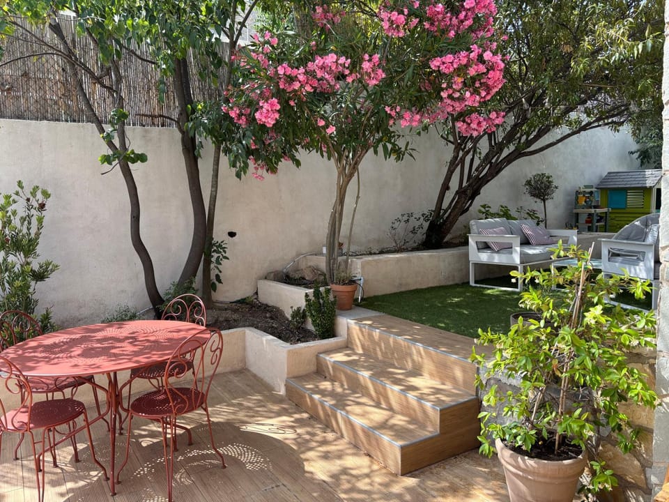 Garden, Dining area