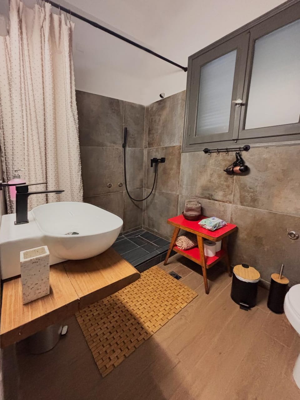 Shower, Toilet