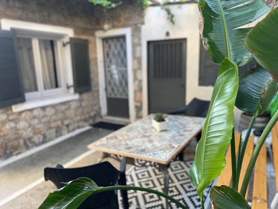 Patio, Day, Garden, Balcony/Terrace