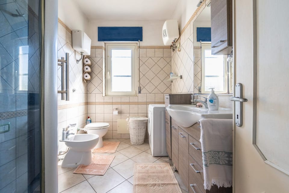 Bathroom, Living room