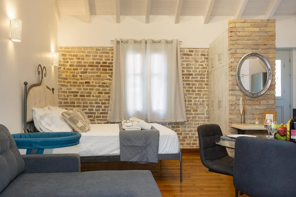 Bed, Living room
