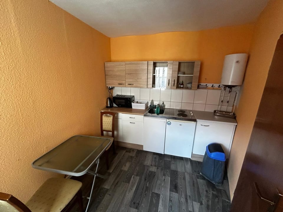 Dining area, minibar, stove