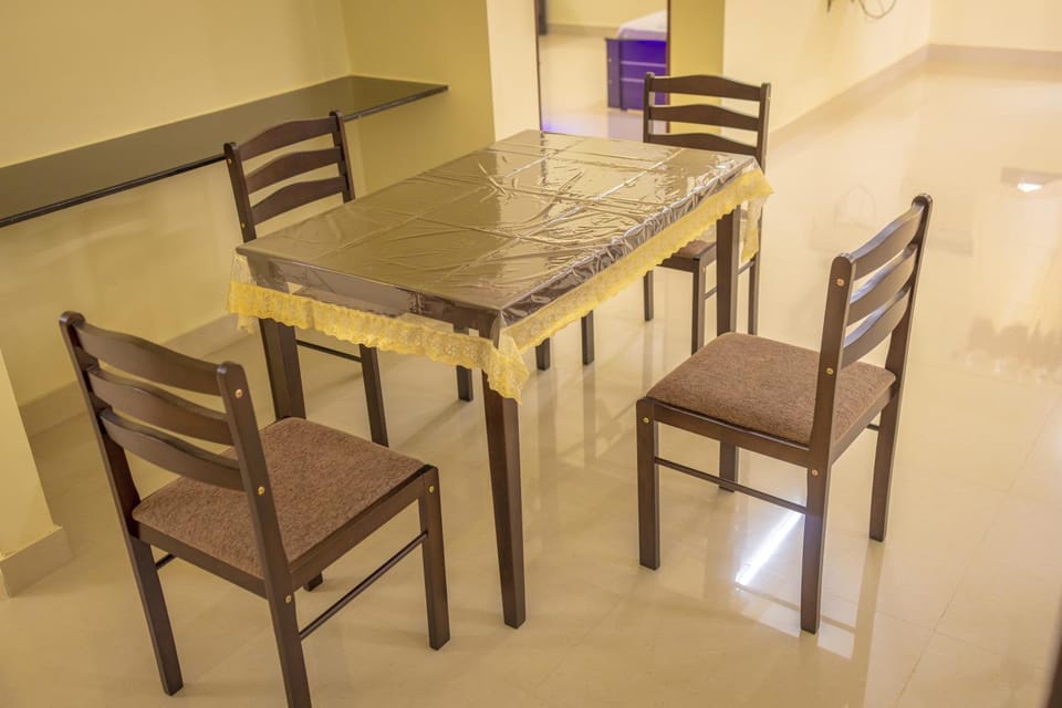 Seating area, Dining area