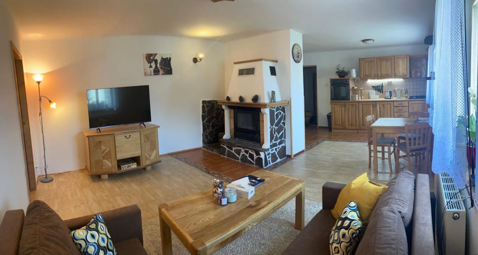 TV and multimedia, Living room, Seating area, Dining area