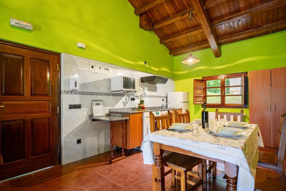 Property building, Kitchen or kitchenette, Living room