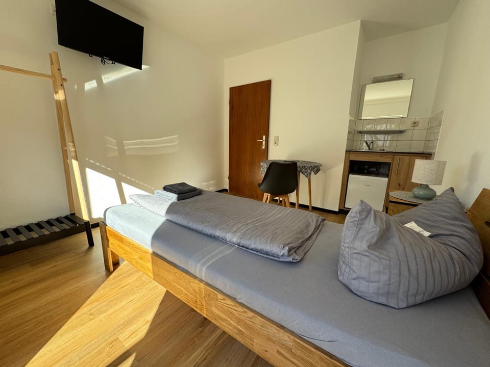 Kitchen or kitchenette, Bedroom