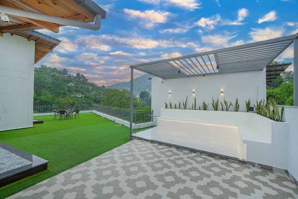 Garden, Seating area, Garden view