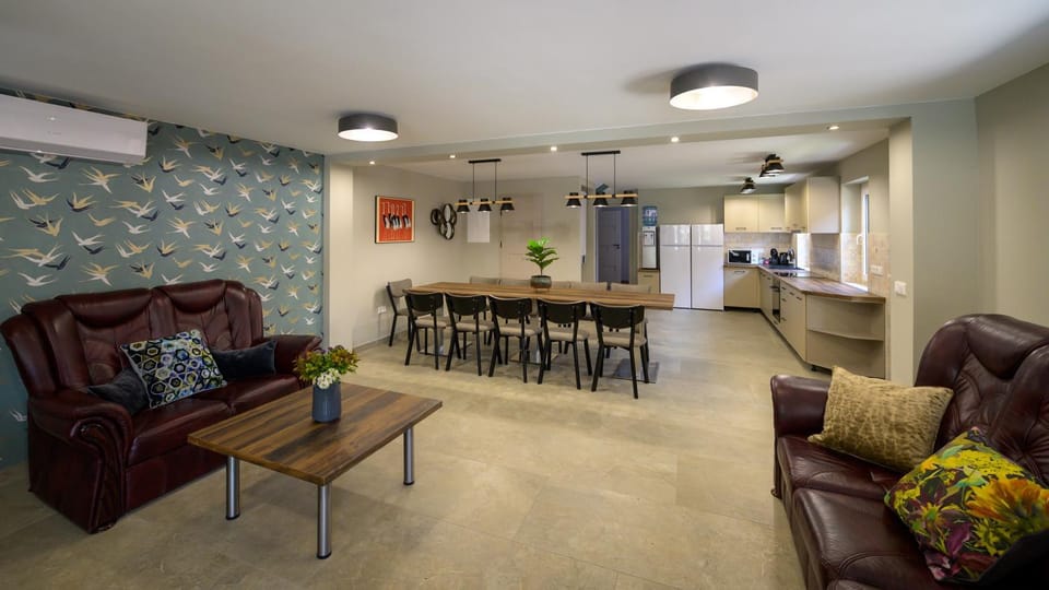 Kitchen or kitchenette, Kitchen or kitchenette, Living room