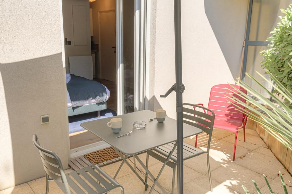 Studio chic piscine, jardin et parking, Lyon 3 Apartment in Villeurbanne