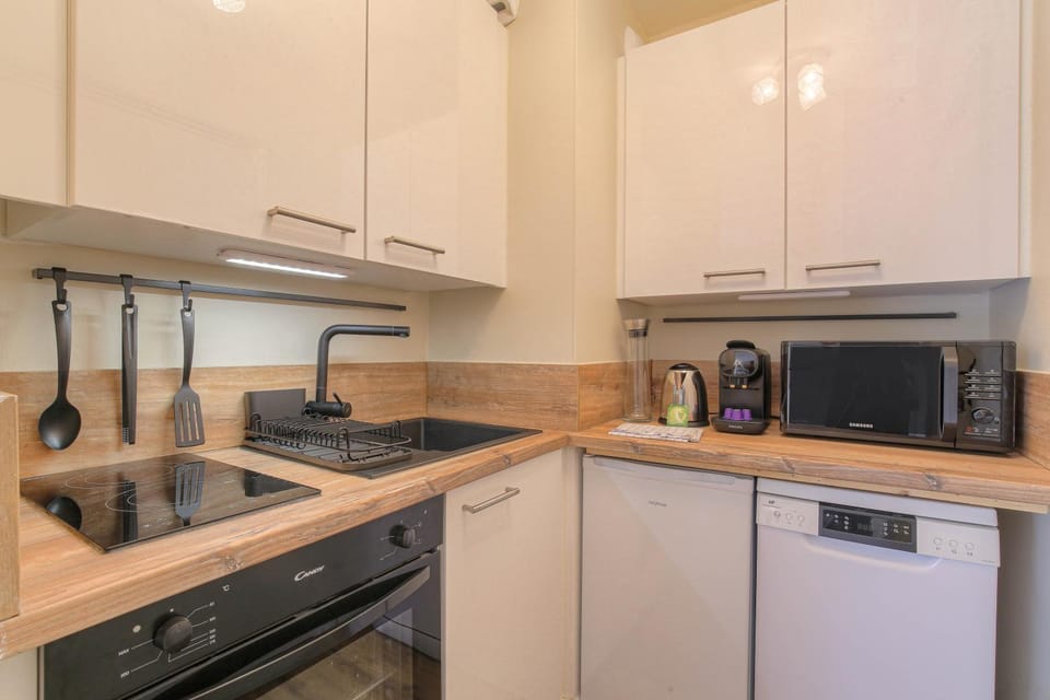 Studio chic piscine, jardin et parking, Lyon 3 Apartment in Villeurbanne