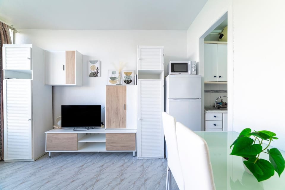 Property building, Kitchen or kitchenette, Living room