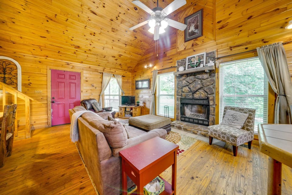 Picturesque Oklahoma Cabin on 80 Acres w/ Views! Cabin in Oklahoma