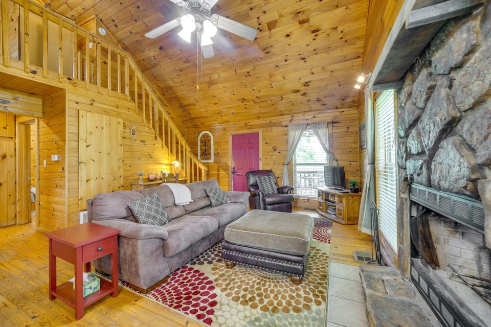 Picturesque Oklahoma Cabin on 80 Acres w/ Views! Cabin in Oklahoma