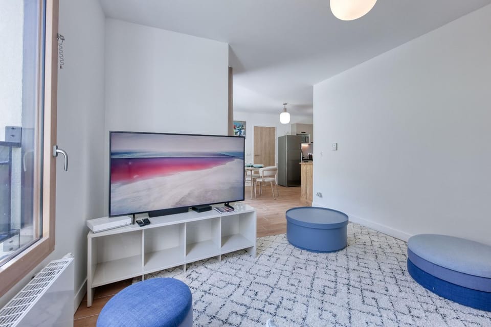 Communal lounge/ TV room, Living room