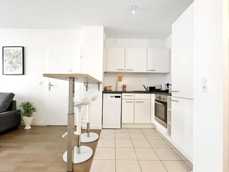 Celine 21 Appartement cosy aux portes de Paris Apartment in Levallois-Perret