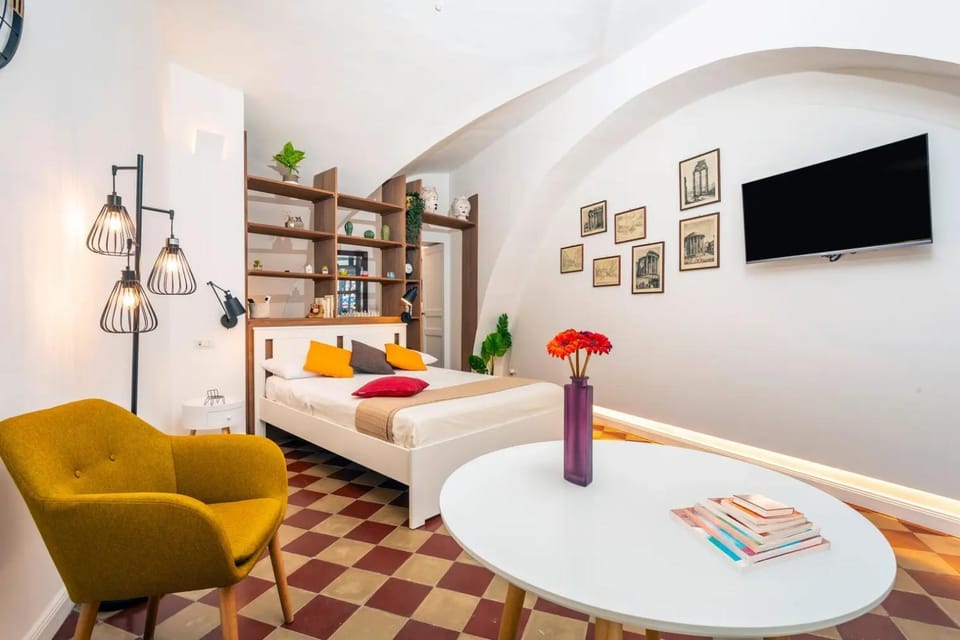 Communal lounge/ TV room, Bed, TV and multimedia, Living room, Photo of the whole room, Seating area, Bedroom