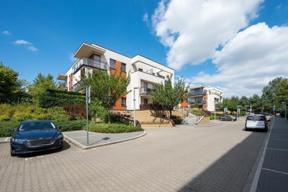 Property building, Neighbourhood, Location