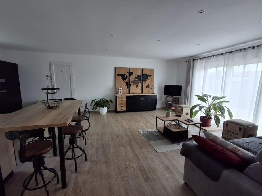 Communal lounge/ TV room, TV and multimedia, Living room