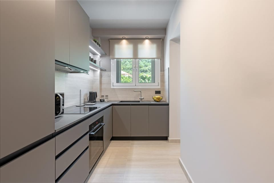 Coffee/tea facilities, Kitchen or kitchenette, dishwasher, oven, stove, toaster