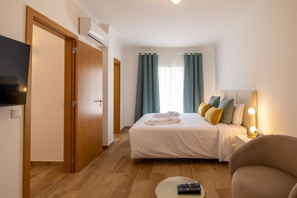 Bed, Bedroom, air conditioner