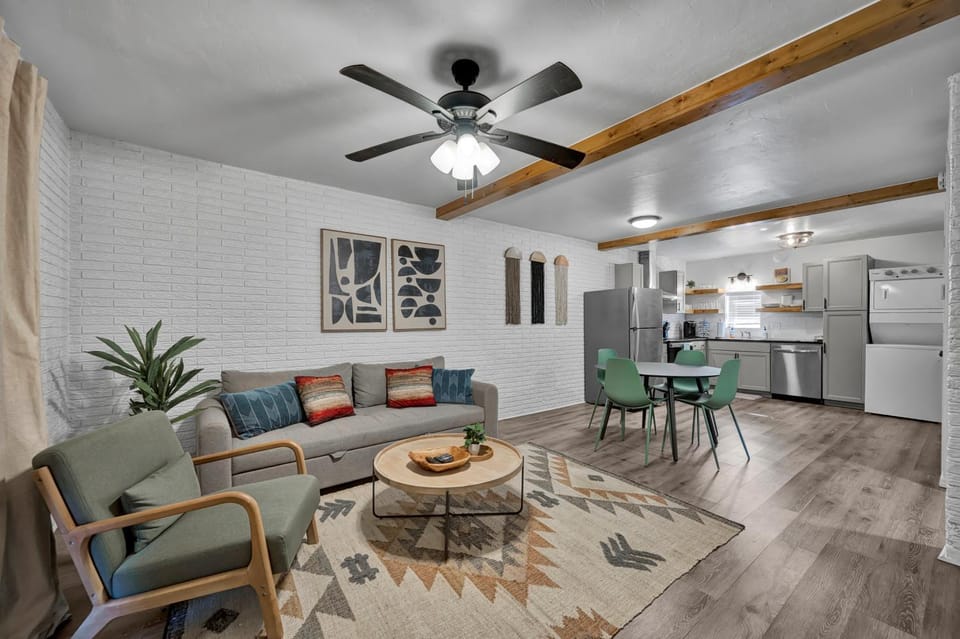 Kitchen or kitchenette, Living room
