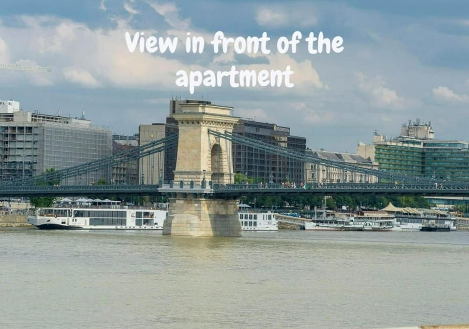 Nearby landmark, Neighbourhood, City view, Landmark view, River view