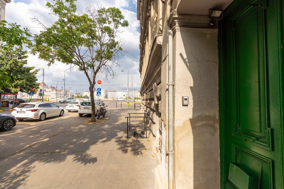 Property building, Day, Neighbourhood, City view, Street view, Location
