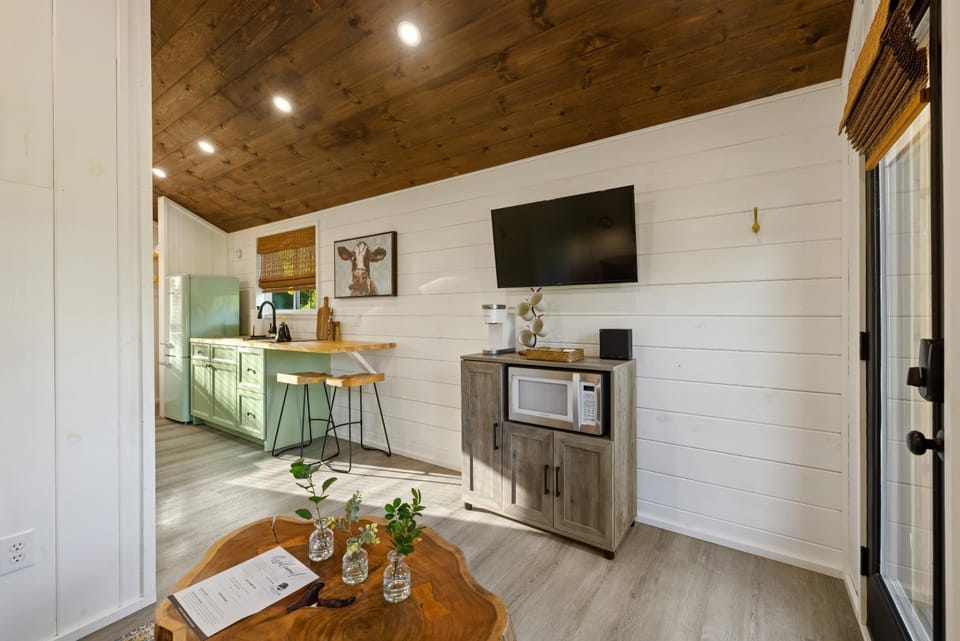 TV and multimedia, Coffee/tea facilities, Kitchen or kitchenette