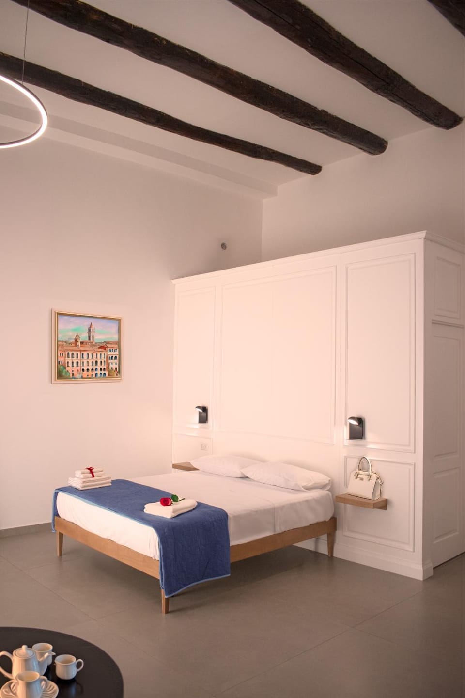 Bed, Photo of the whole room, Seating area