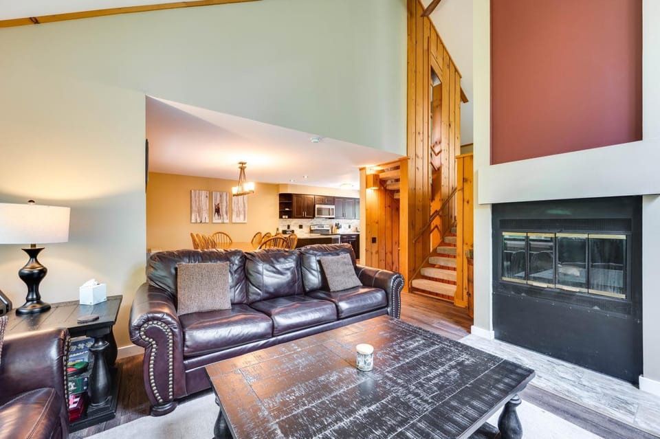 Lincoln Townhome w/ Community Pool & Club Access! House in Lincoln