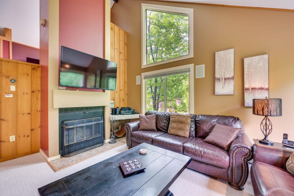 1 Mi to Loon Mountain: Lincoln Haven w/ Balcony House in Lincoln