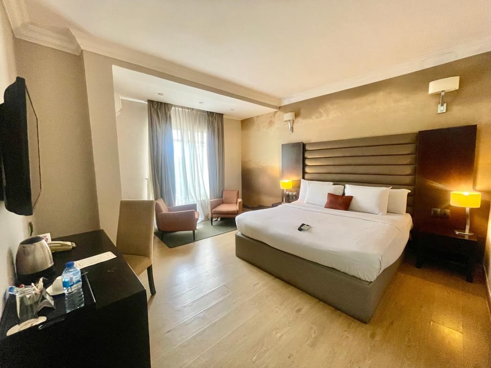 Bed, Seating area, Bedroom