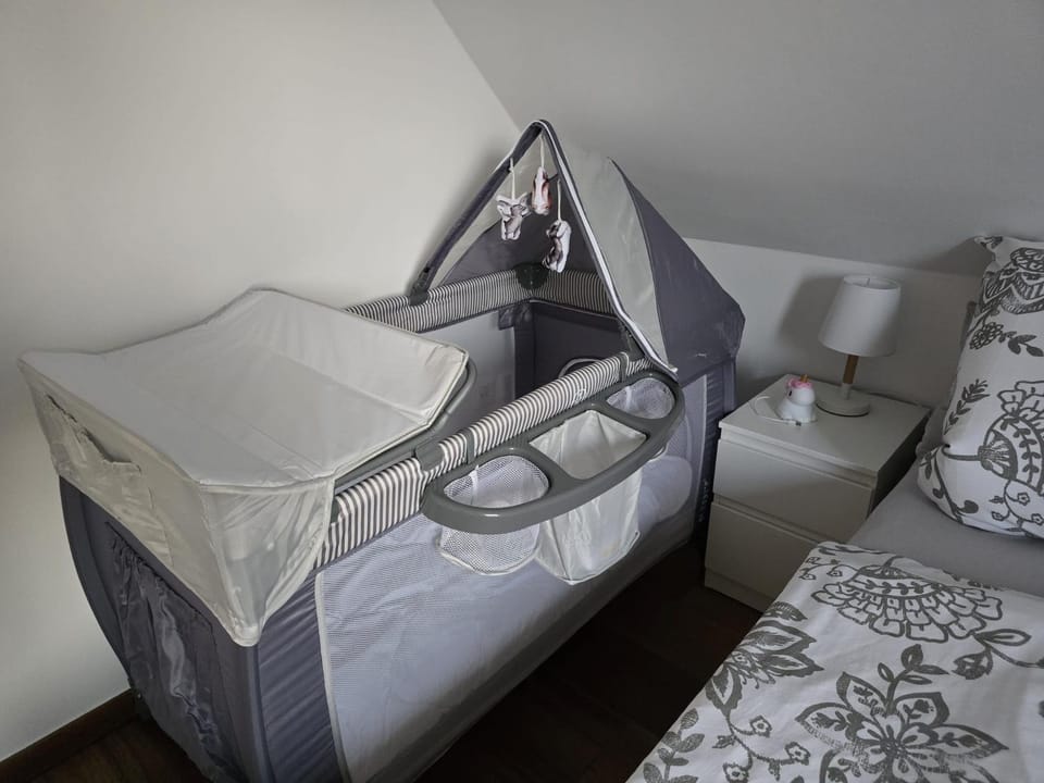 Bedroom, cot