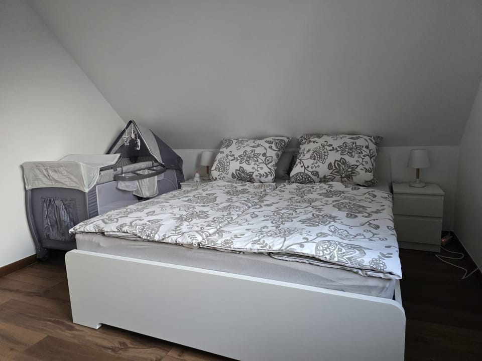 Bed, Bedroom, cot