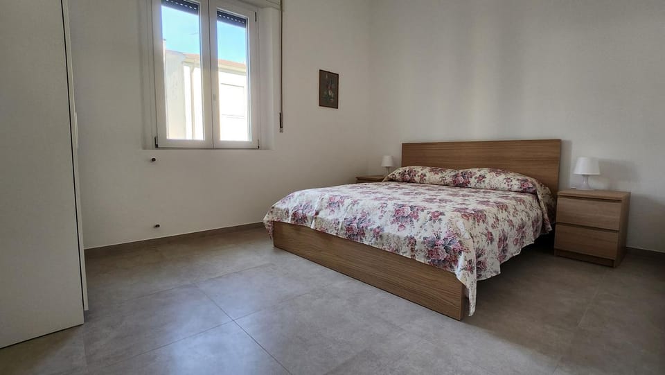 Bed, Photo of the whole room, Bedroom, Communal kitchen