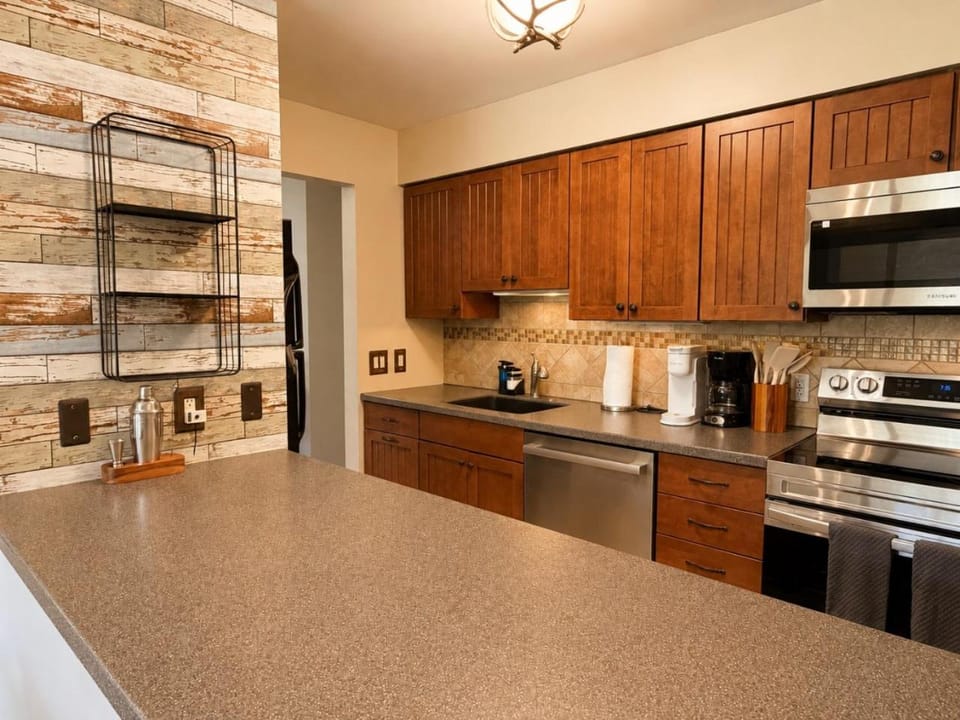 BeaverBox AC, Pool, Hot Tub, Sauna, Near Resort Apartment in Mendon