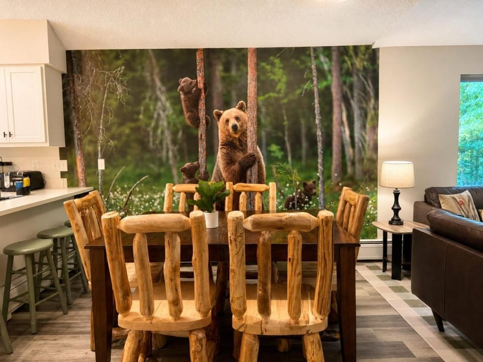 FirBear- AC, Pool, Hot Tub, Sauna, Tennis, Gym House in Mendon