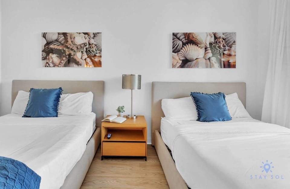 Spectacular Studio Amazing Amenities Bay View Inn in Hallandale Beach