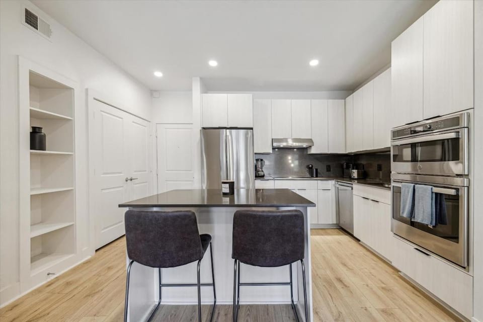 UBP - Chic Apt Midtown Montrose Apartment in Houston