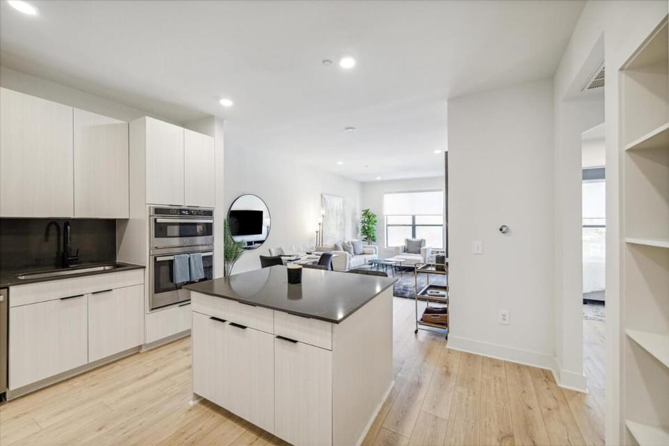 UBP - Chic Apt Midtown Montrose Apartment in Houston
