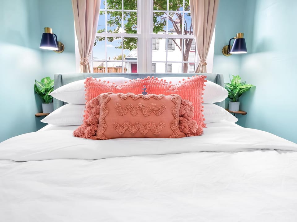 Bed, Photo of the whole room, Bedroom