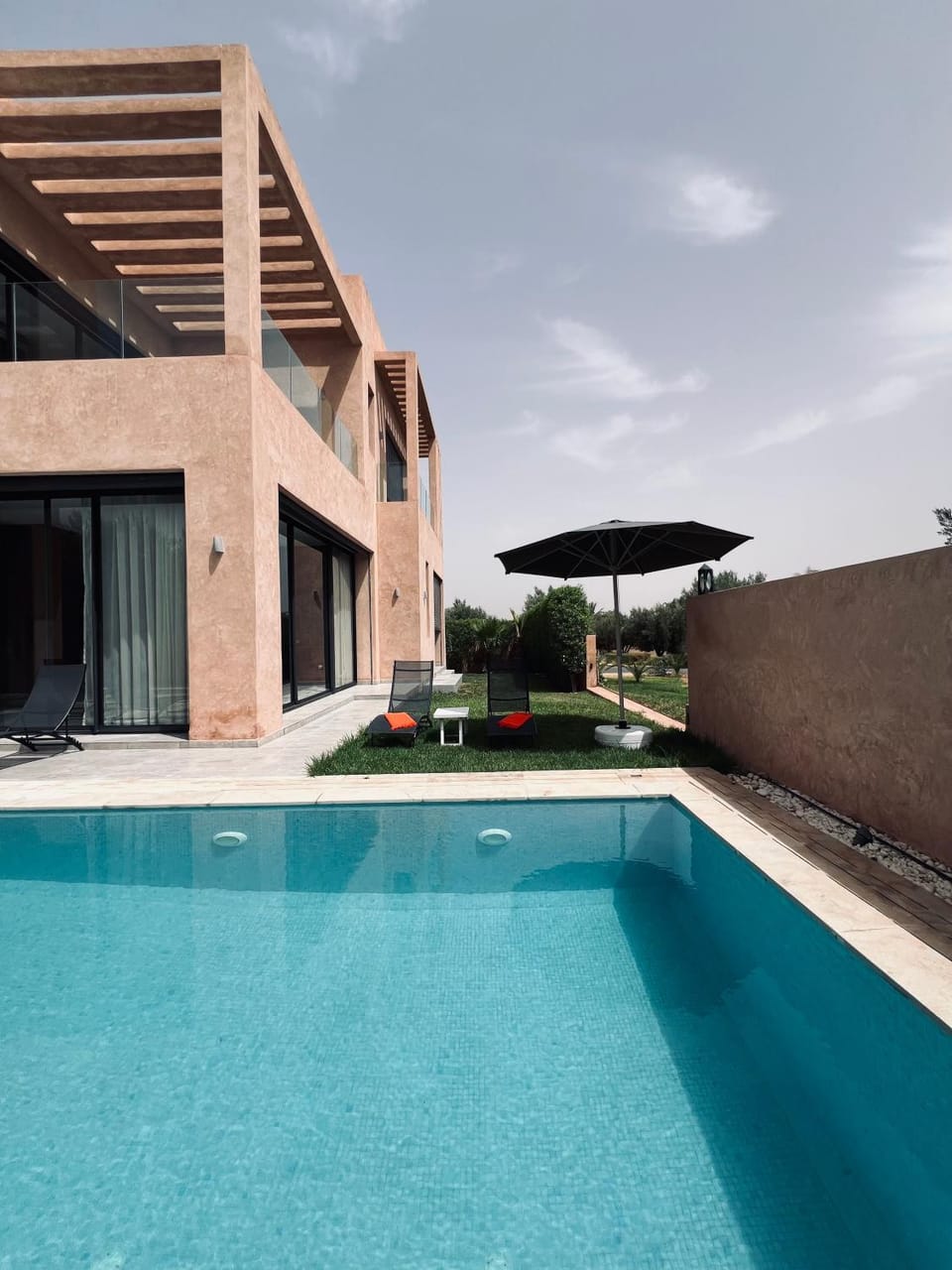 Day, Swimming pool, sunbed