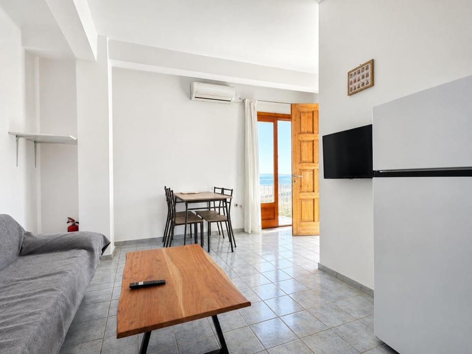 TV and multimedia, Living room, Seating area, air conditioner