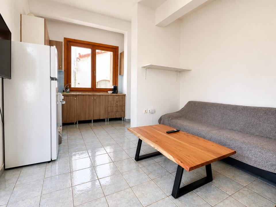 Kitchen or kitchenette, Living room, Seating area, oven, stove