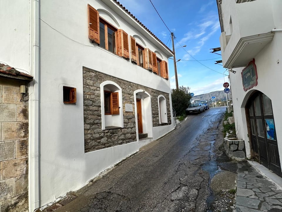 Property building, Day, Neighbourhood, Street view